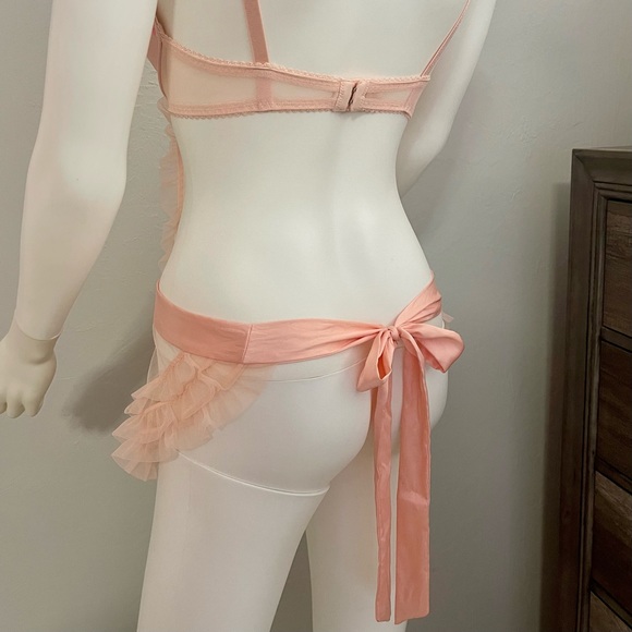 34D Vs Victoria’s Secret Ruffled Floral rhinestones Apron lace satin peach/pink - Picture 14 of 14